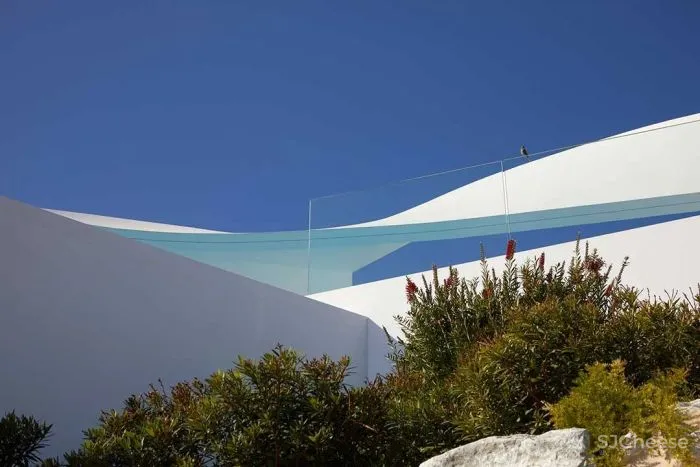 极简住宅设计，屋檐下的那抹灯带是最好的风景