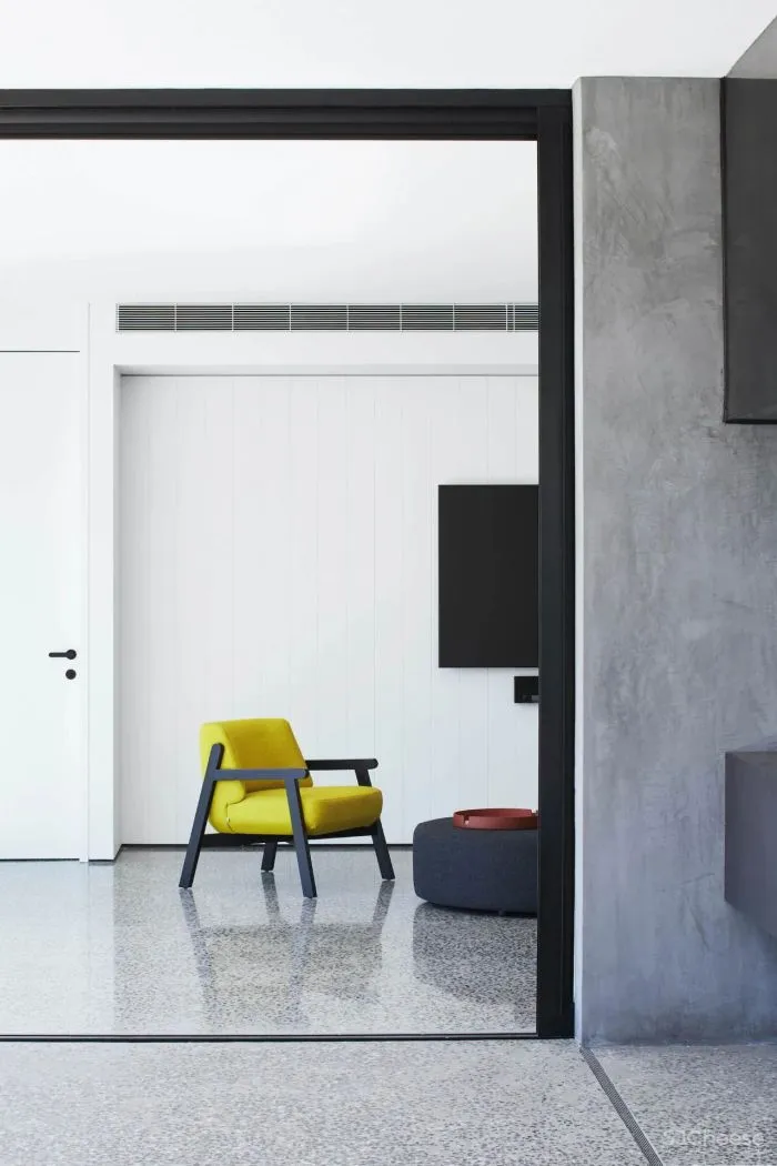 因为有了它,2000多平黑白灰的极简大宅,竟然没那么高冷了!