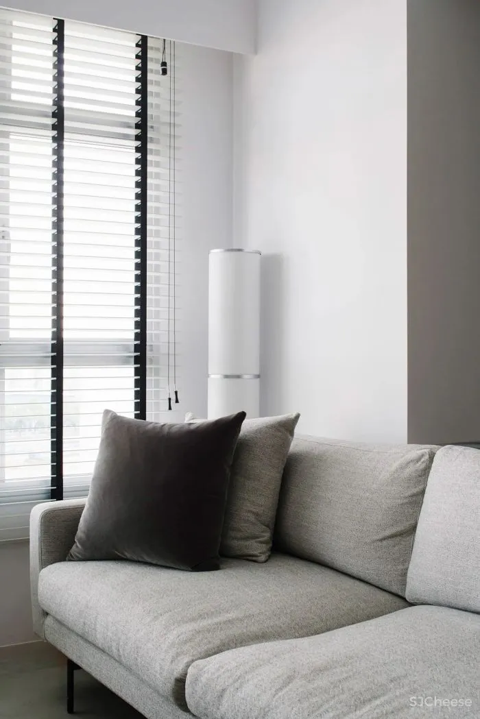 如何完善黑色，白色，木质-灰色调色板