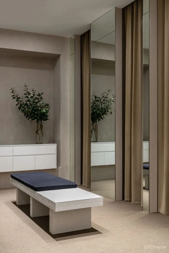 VIKTORIA - WOODS CHADSTONE FLAGSHIP BY GOLDEN.