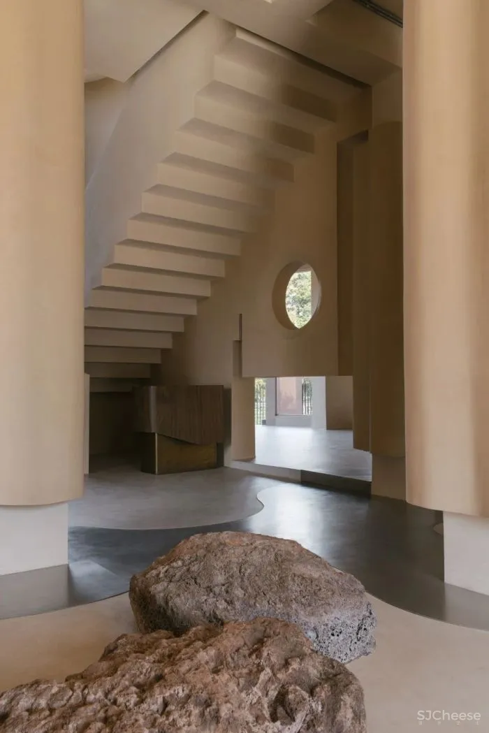 生活的模拟体验,尝试将建筑去符号化,跨越情感的地域边界