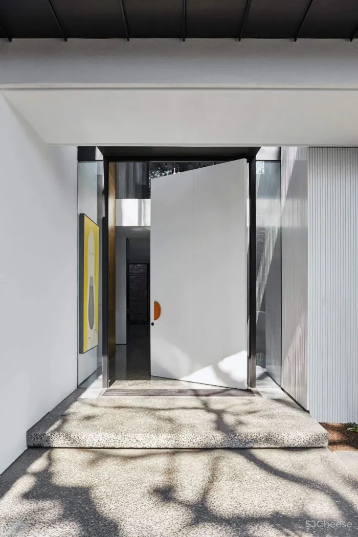 因为有了它,2000多平黑白灰的极简大宅,竟然没那么高冷了!