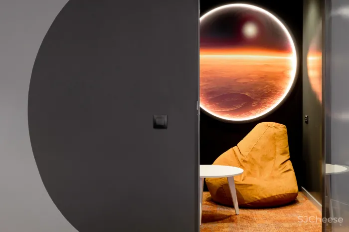 在办公室就能体验登陆太空，竟然有点炫酷！996也能愉快工作了？