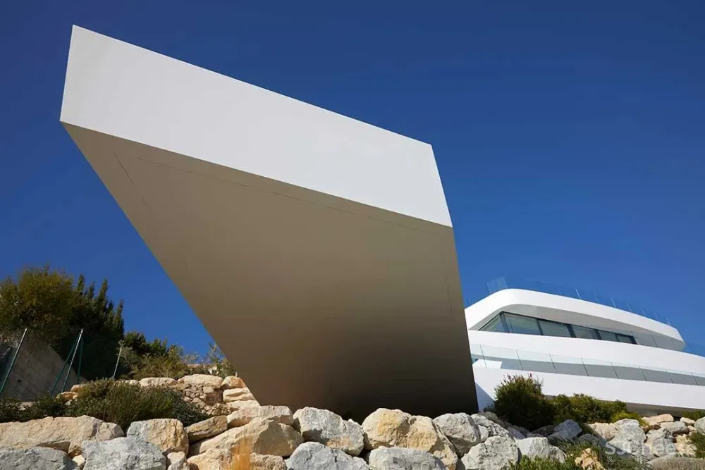 极简住宅设计，屋檐下的那抹灯带是最好的风景