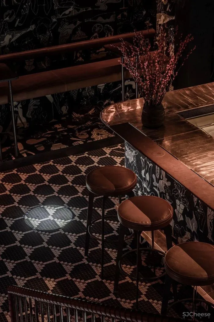 乌克兰历史中心的疯狂酒馆,六个楼层汇集了五家不同风格的酒吧及餐厅 YOD design Lab