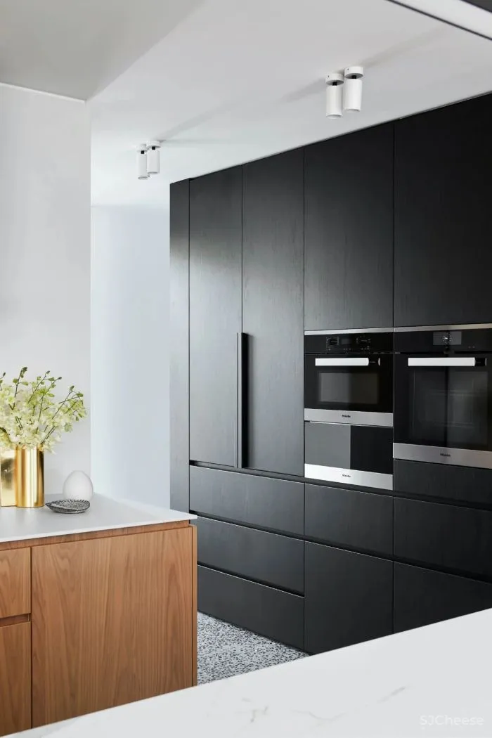 因为有了它,2000多平黑白灰的极简大宅,竟然没那么高冷了!