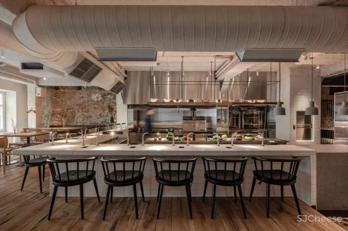 乌克兰历史中心的疯狂酒馆,六个楼层汇集了五家不同风格的酒吧及餐厅 YOD design Lab