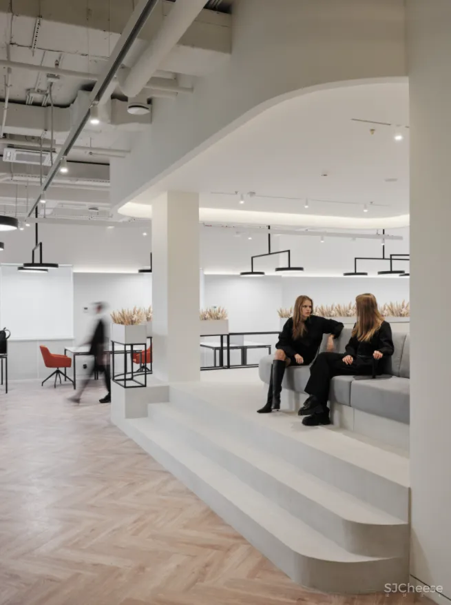 在办公室就能体验登陆太空，竟然有点炫酷！996也能愉快工作了？