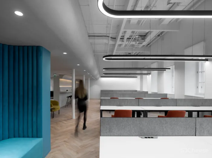 在办公室就能体验登陆太空，竟然有点炫酷！996也能愉快工作了？