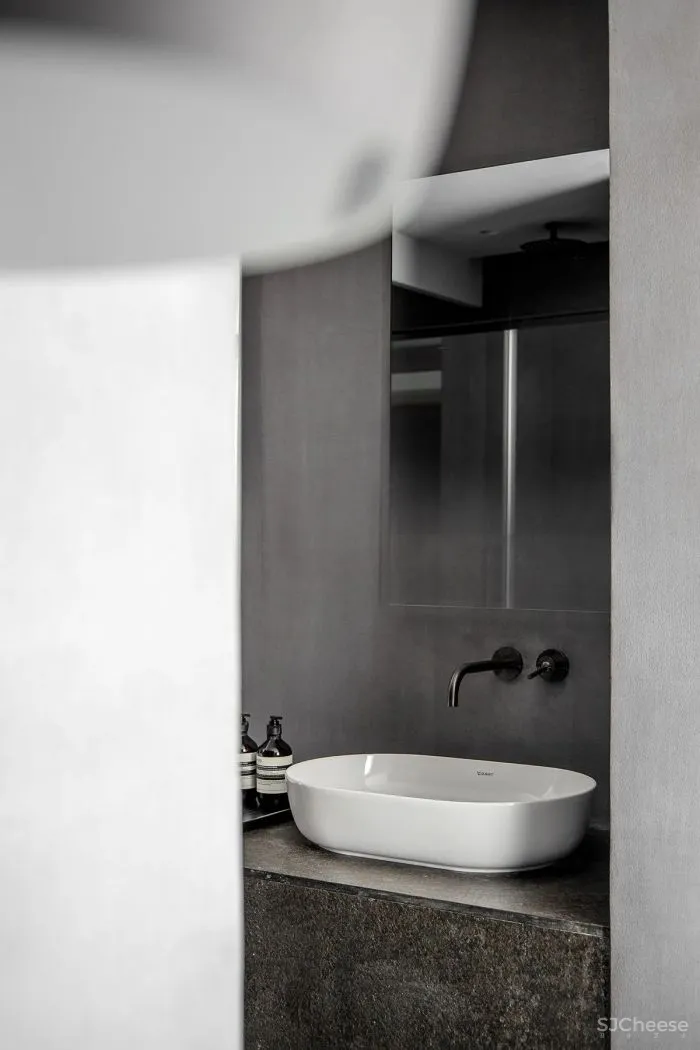 境壹设计丨 暗调咖啡,130㎡奢享一人居