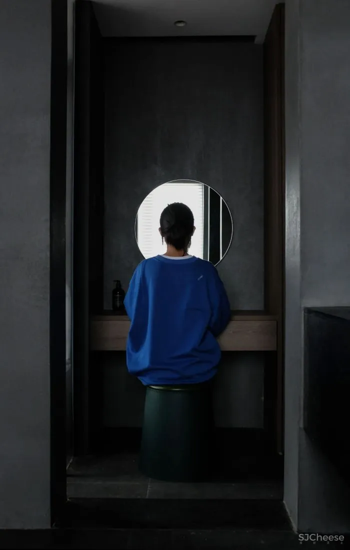 境壹设计丨 暗调咖啡,130㎡奢享一人居