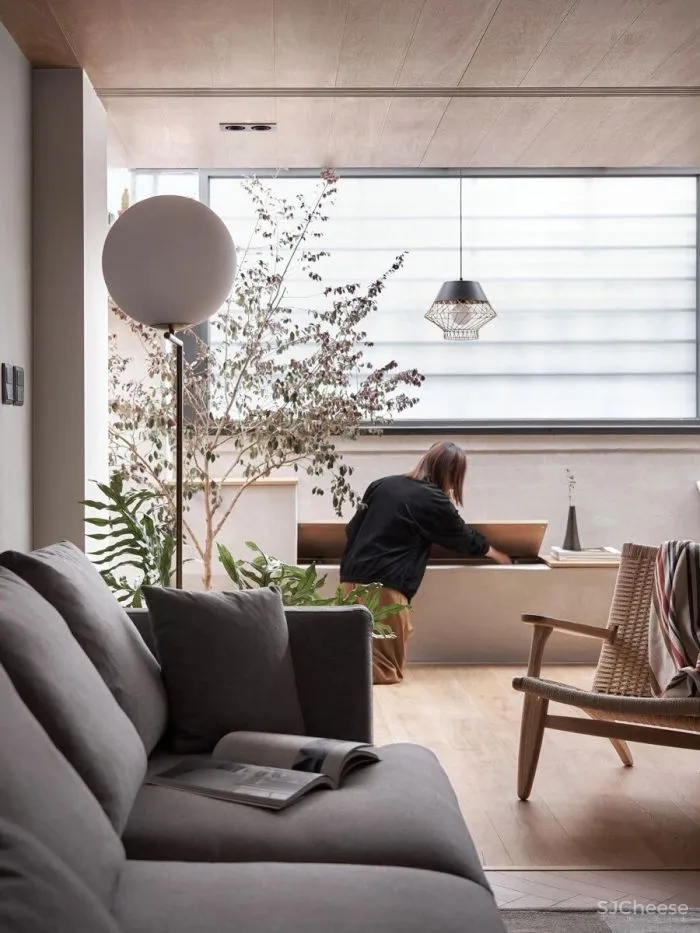 一座光与绿植相依的城市別苑,一座孩童与植物共生,学习感知四季转移的小苑