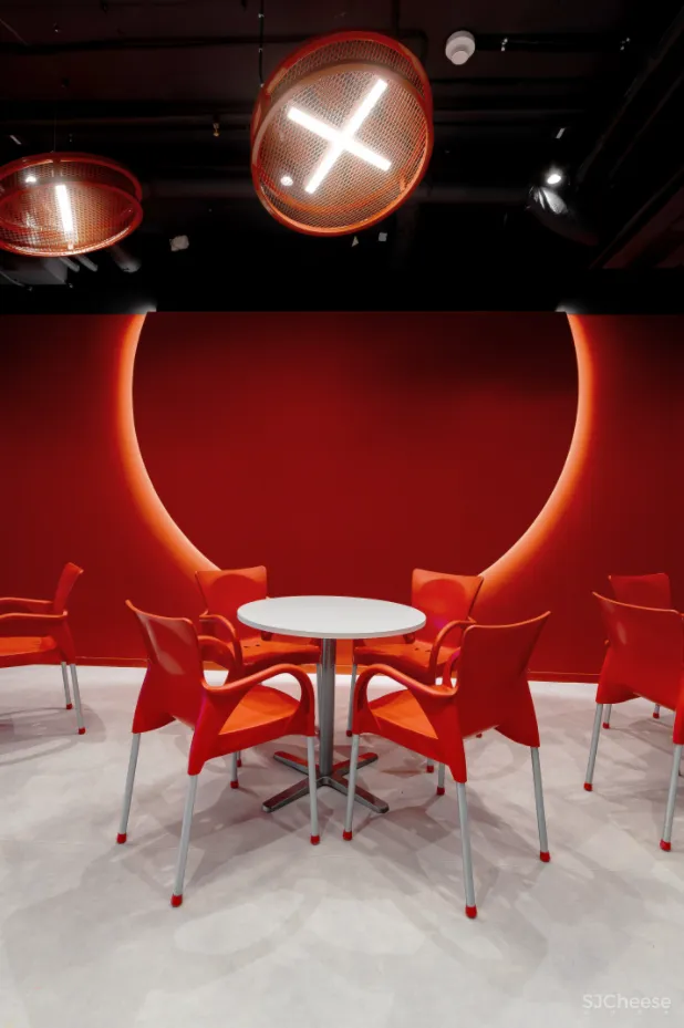 在办公室就能体验登陆太空，竟然有点炫酷！996也能愉快工作了？