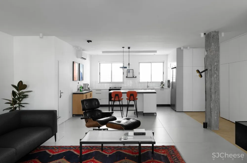 一间由储藏室改成的公寓,从拆除隔墙到色彩提亮,完全看不出曾经的拥挤黑暗