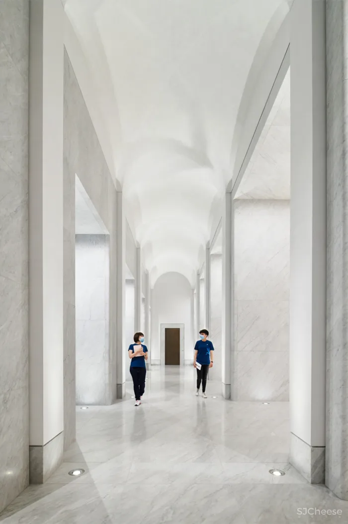 苹果最新旗舰店开幕!Foster Partners 爆改百年宫殿,刷新零售空间逼格