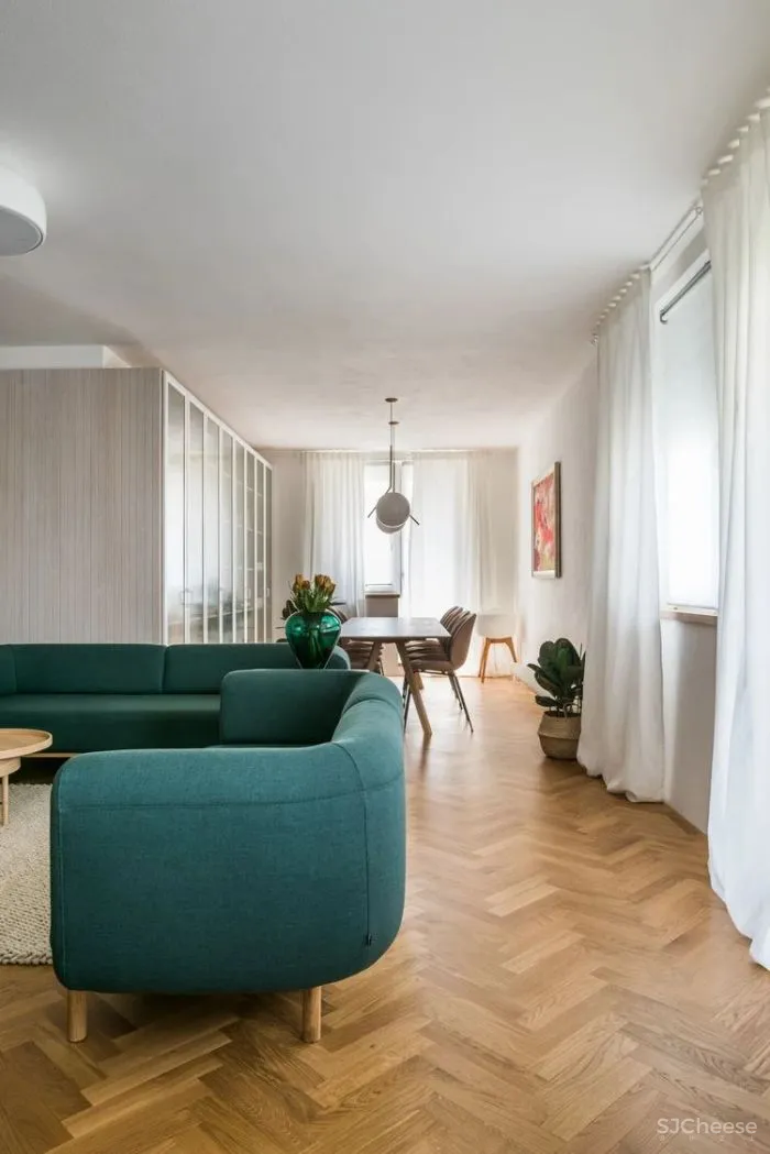 四室变一室,不仅十分和谐,还因为色彩的搭配变得灵动有趣