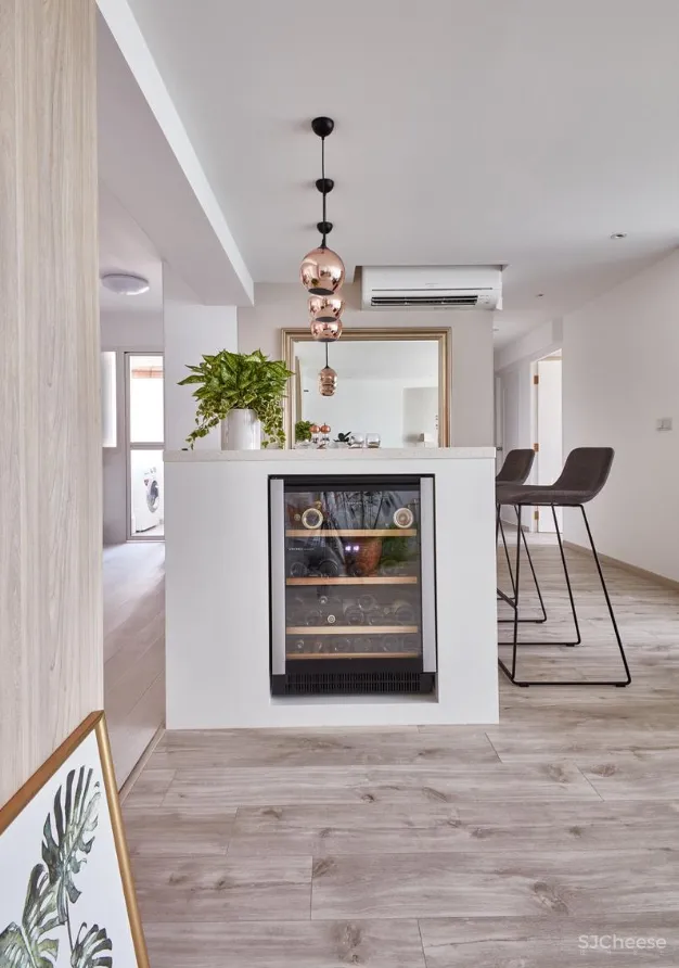 坚持“去客厅化”装修，打满墙书架又做大开间，102㎡宽敞又亮堂