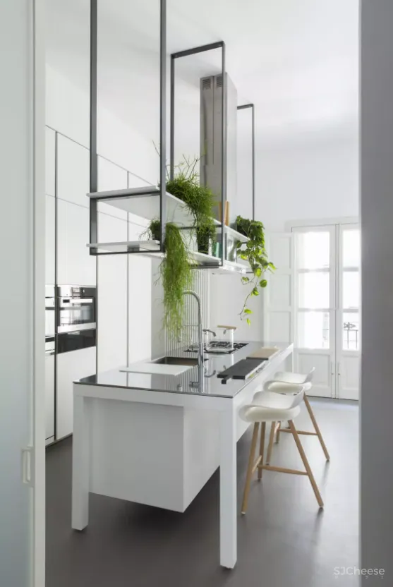 这座百年住宅不仅有精致的穹顶与复古的花砖,也拥有清爽利落的现代气息