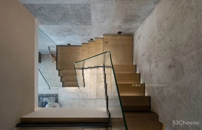 160㎡现代，深色端庄空间，简约舒适家具，营造出成熟稳重气质