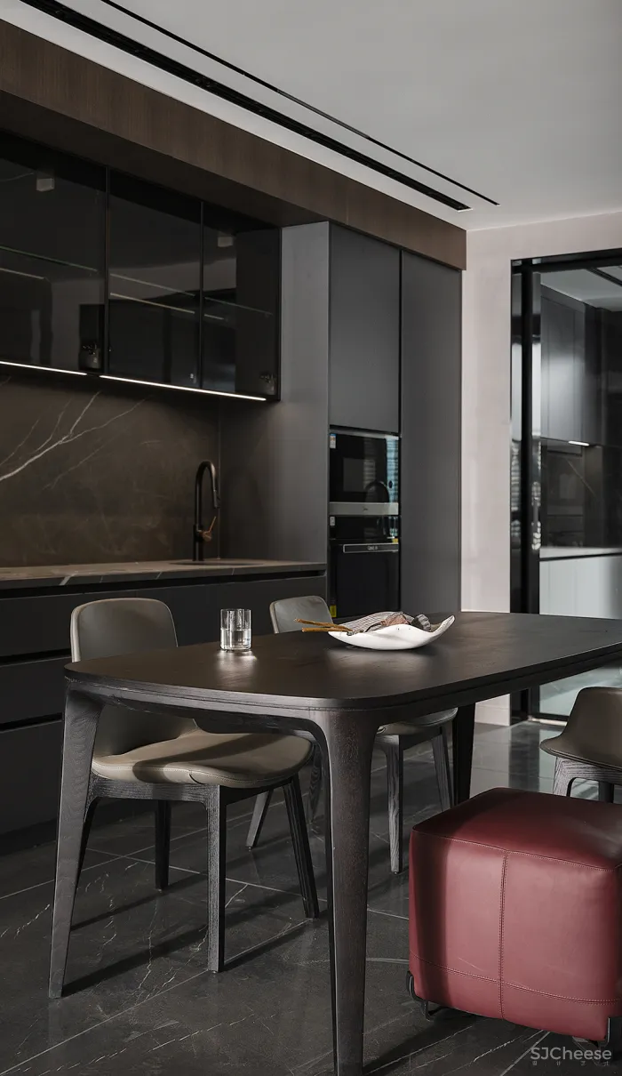 新作丨 夏承龙:240㎡极简私宅,克制而热烈!