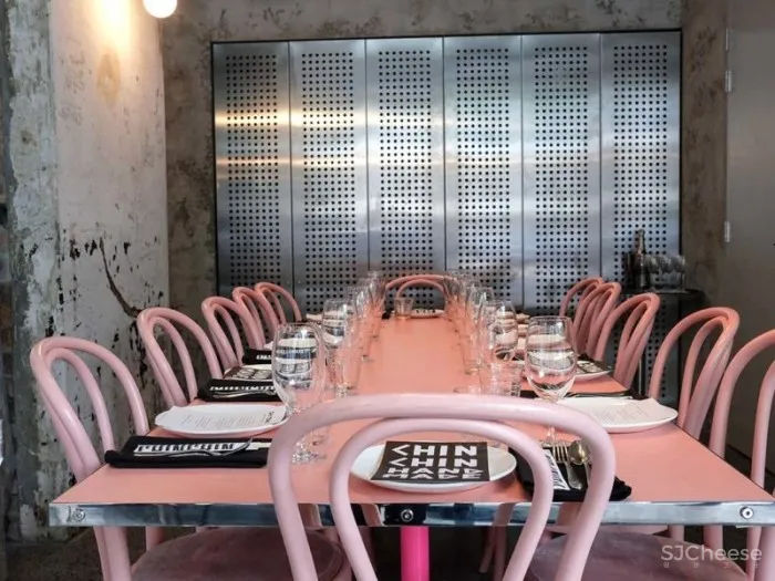 首发 | George Livissianis设计,Chin Chin +DOLPHIN 餐厅