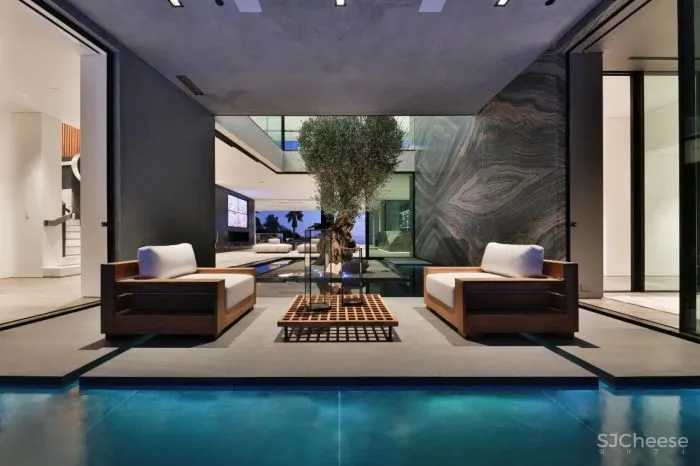 4.2亿比弗利山庄豪宅，1688㎡奢华内饰，光卫生间就14个！