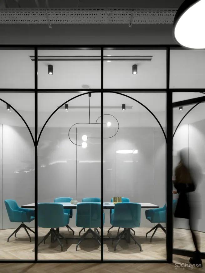 在办公室就能体验登陆太空，竟然有点炫酷！996也能愉快工作了？