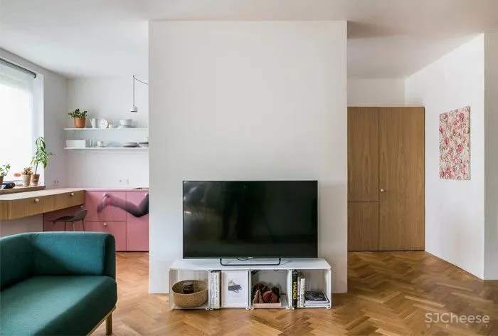 四室变一室,不仅十分和谐,还因为色彩的搭配变得灵动有趣