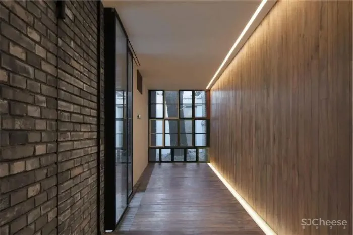 破旧大杂院改造成四合院民宿