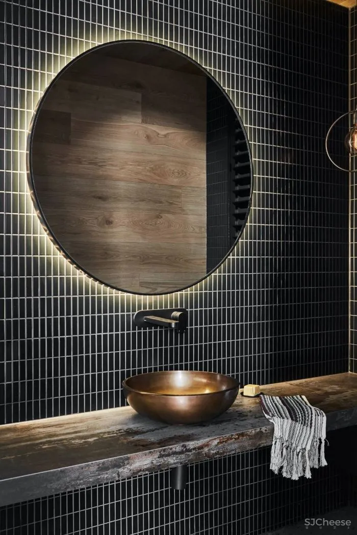 因为有了它,2000多平黑白灰的极简大宅,竟然没那么高冷了!