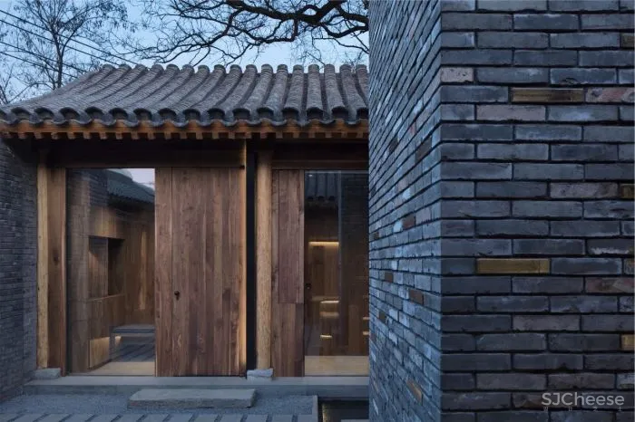 破旧大杂院改造成四合院民宿