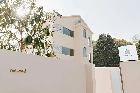 桃粉色ins风,温柔与硬朗的平衡 则问设计