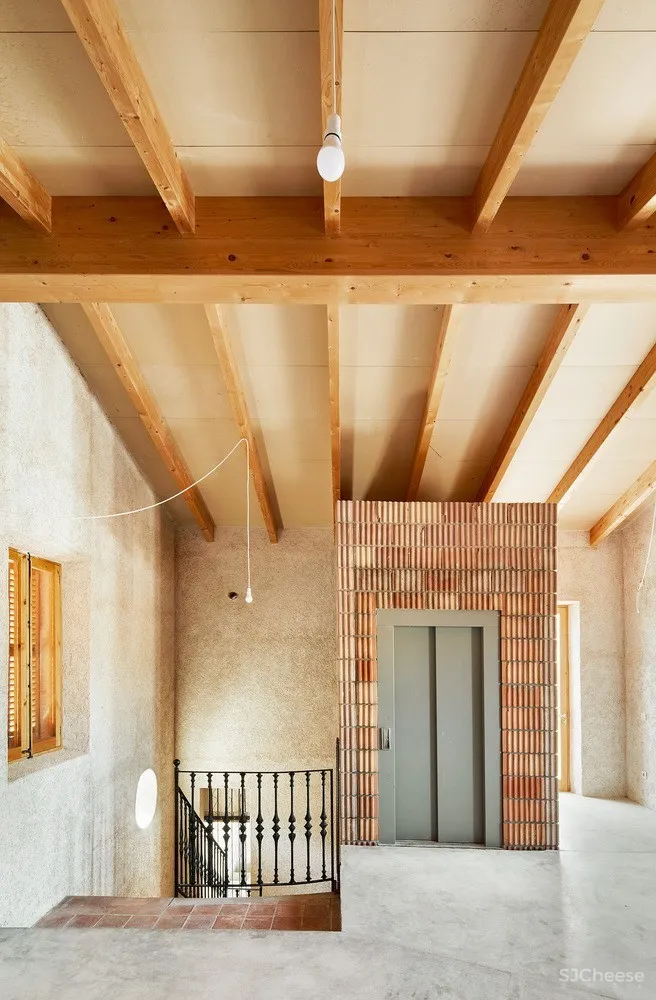 Aulets Arquitectes:巴塞罗那改造住宅 Enological Station