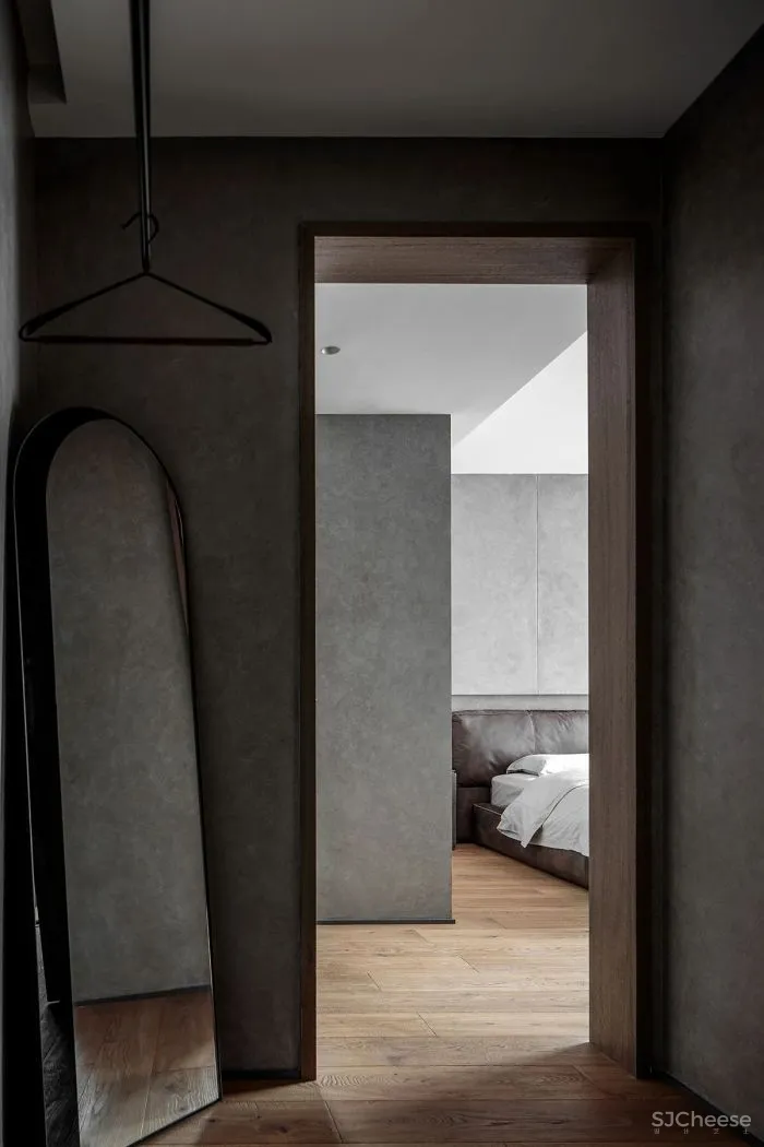 境壹设计丨 暗调咖啡,130㎡奢享一人居