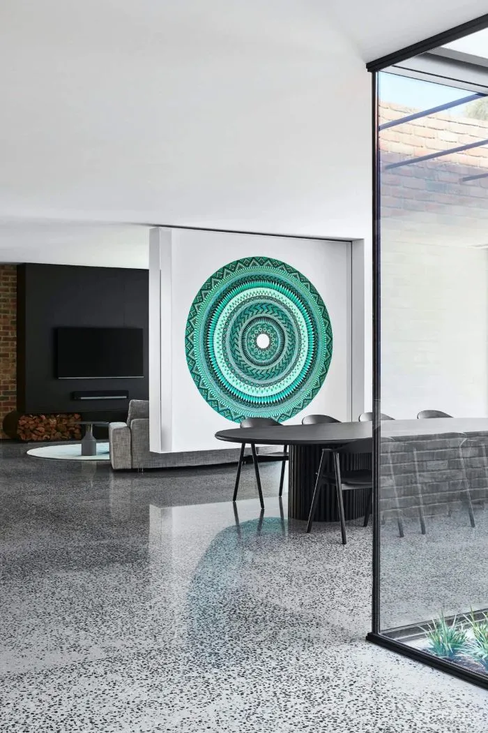 因为有了它,2000多平黑白灰的极简大宅,竟然没那么高冷了!