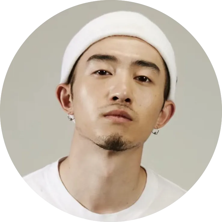 他用时装造型的技巧,在北京造出一只百变“魔盒”