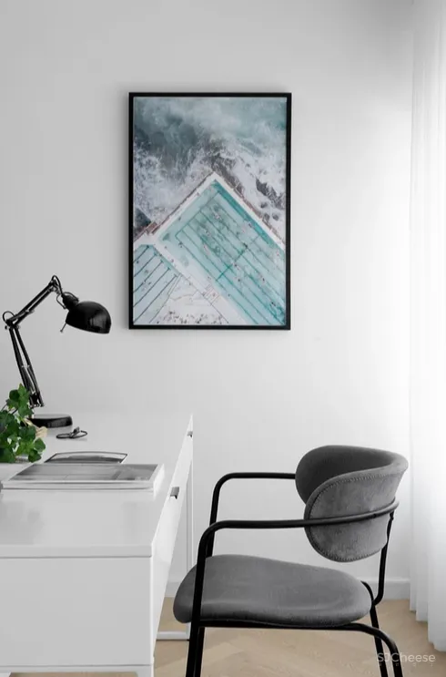 一间由储藏室改成的公寓,从拆除隔墙到色彩提亮,完全看不出曾经的拥挤黑暗