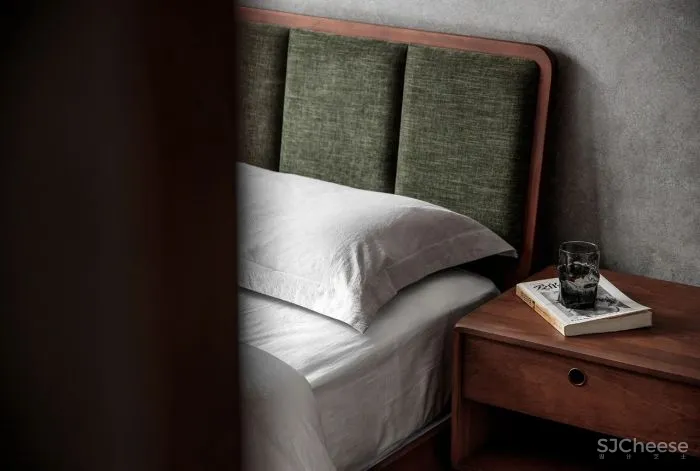 境壹设计丨 暗调咖啡,130㎡奢享一人居