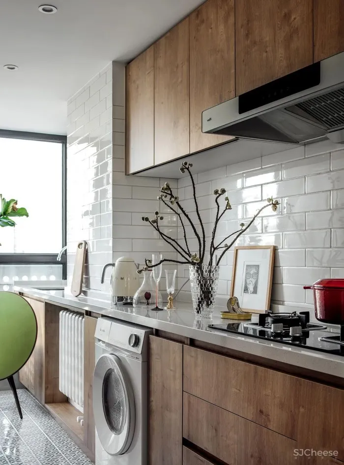 他用时装造型的技巧,在北京造出一只百变“魔盒”