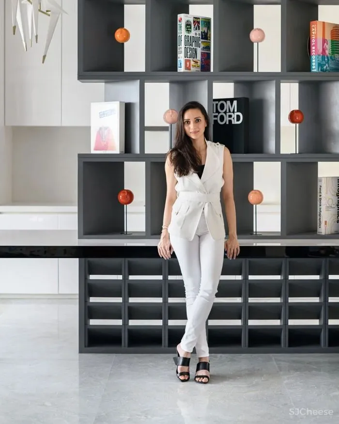 混合文化对冲的公寓,碰撞出鲜艳的艺术美感!