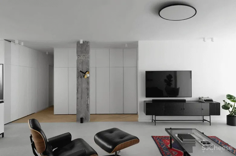 一间由储藏室改成的公寓,从拆除隔墙到色彩提亮,完全看不出曾经的拥挤黑暗