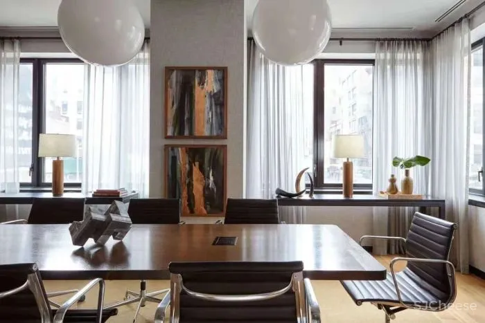 Kevin Dumais 低调奢华,一场来自中世纪的邂逅