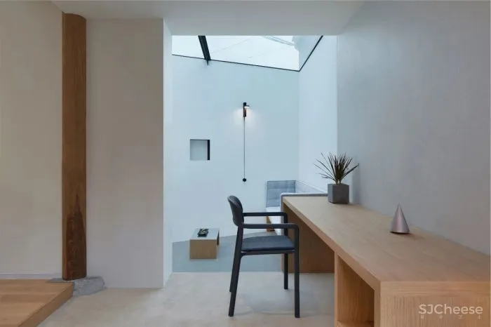 破旧大杂院改造成四合院民宿