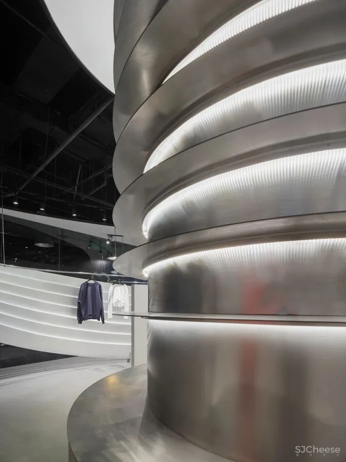 常凯生:莫比乌斯环形缠绕的新体验空间