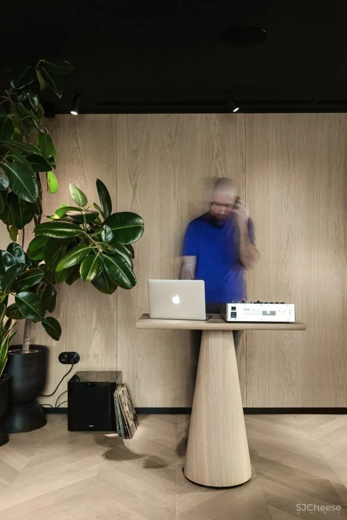 GIR CAFE IN BELGRADE BY STUDIO AUTORI.