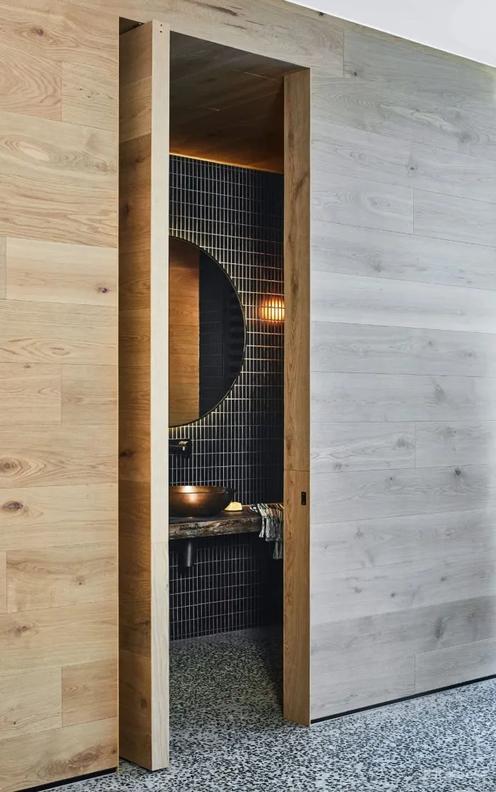 因为有了它,2000多平黑白灰的极简大宅,竟然没那么高冷了!