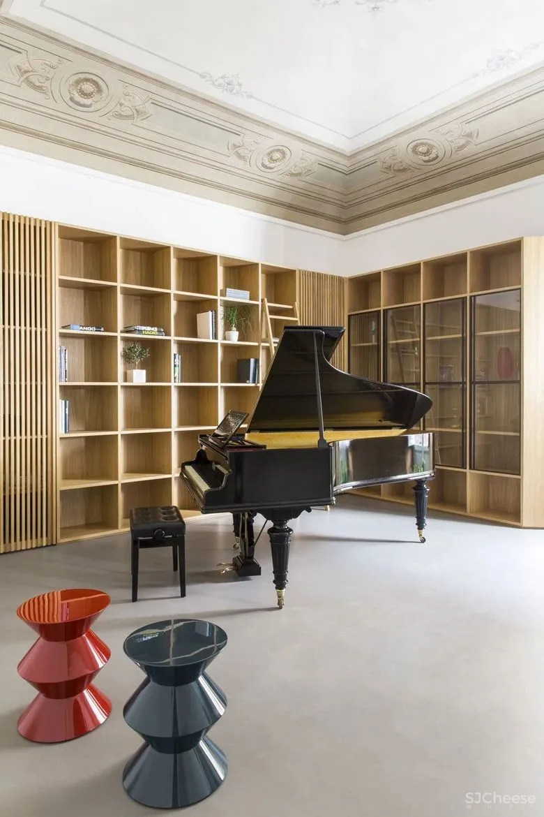 这座百年住宅不仅有精致的穹顶与复古的花砖,也拥有清爽利落的现代气息