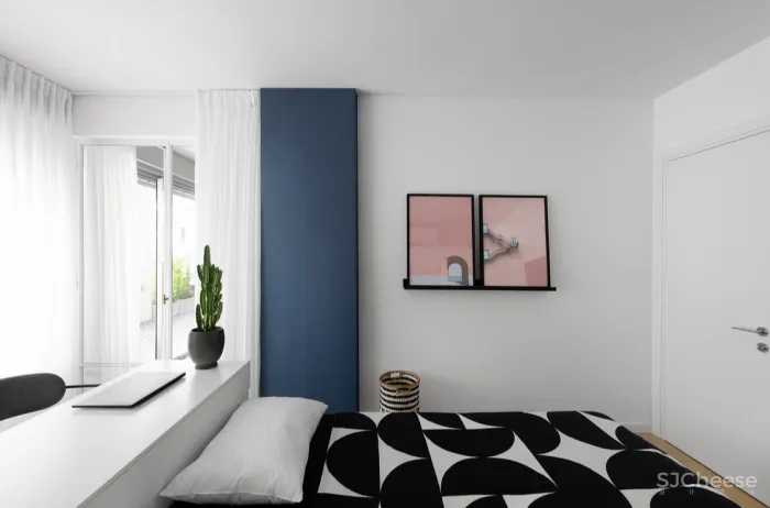 一间由储藏室改成的公寓,从拆除隔墙到色彩提亮,完全看不出曾经的拥挤黑暗