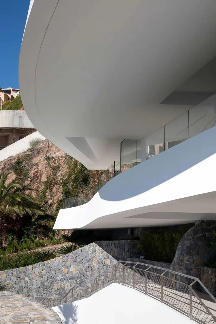 极简住宅设计，屋檐下的那抹灯带是最好的风景