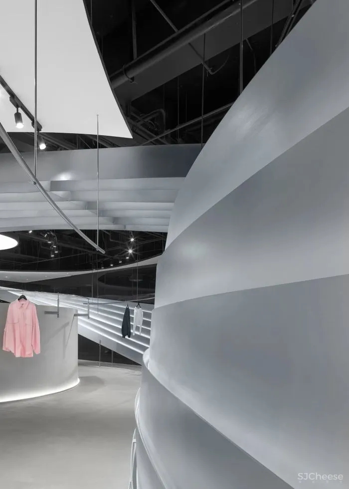 常凯生:莫比乌斯环形缠绕的新体验空间